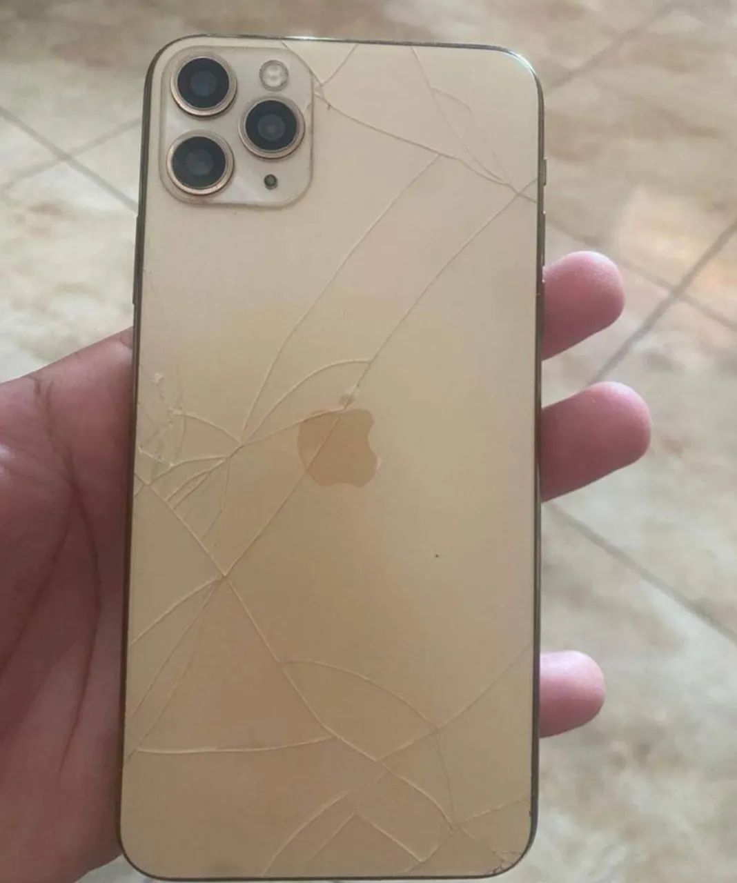 IPHONE 11PRO MAX funcionando tudo  64 GB câmeras,  face ID, icloud.  - Foto 3