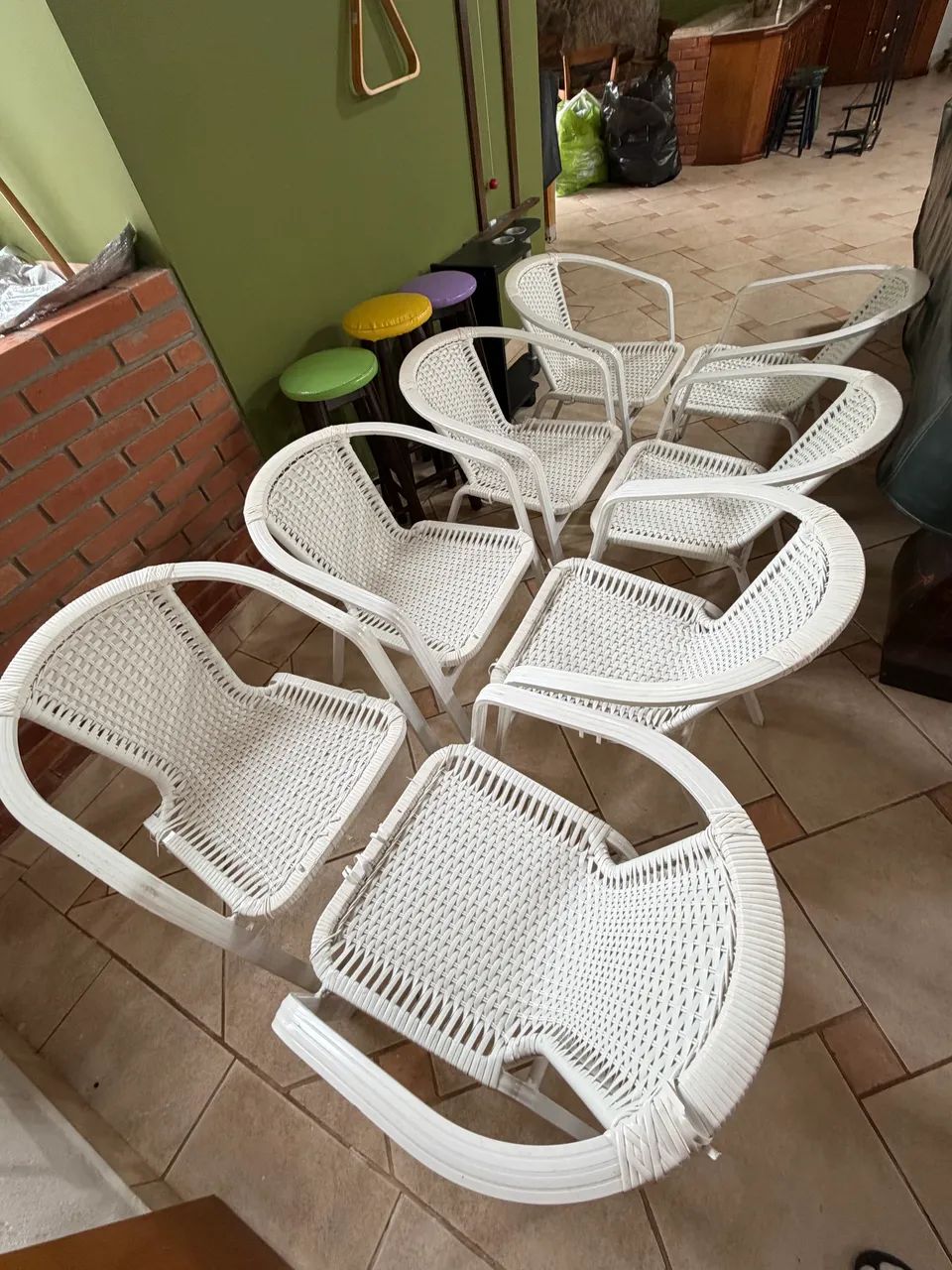 Kit 8 cadeiras alumínio e rattan brancas - Foto 4