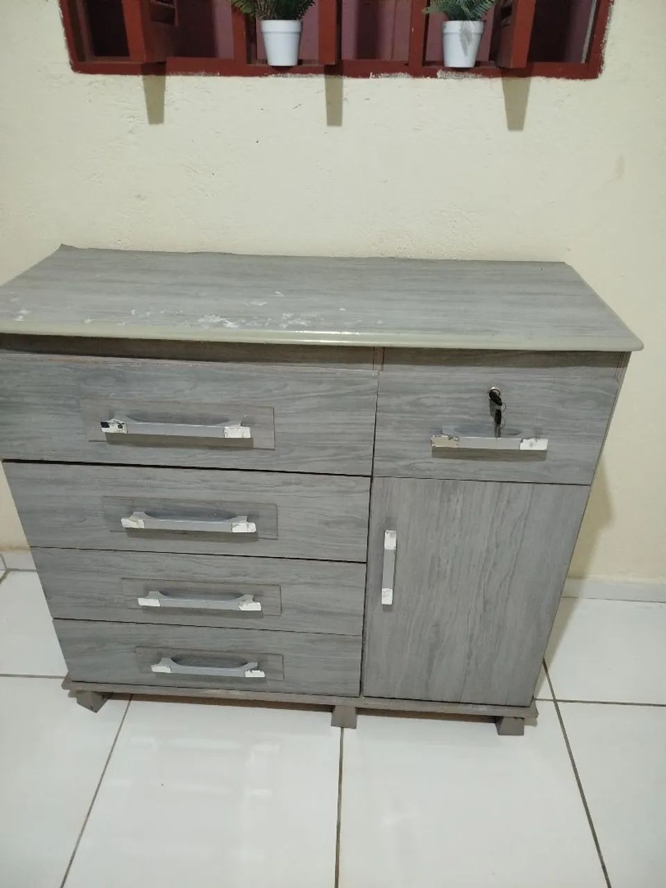 Vendo cômoda usada com avarias