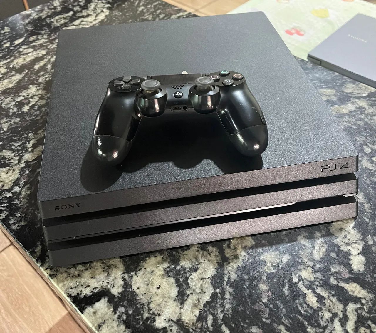 PS4 PRO 1TB - Foto 2
