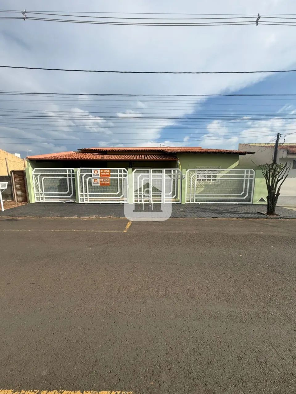 CASA 03 QUARTOS PARA LOCAÇÃO PROXIMO A SANTA CASA