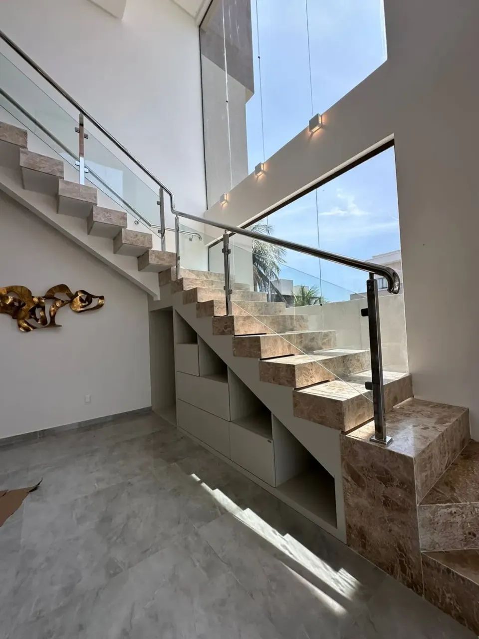 Imóvel para aluguel possui 400 metros quadrados com 4 quartos - Foto 2