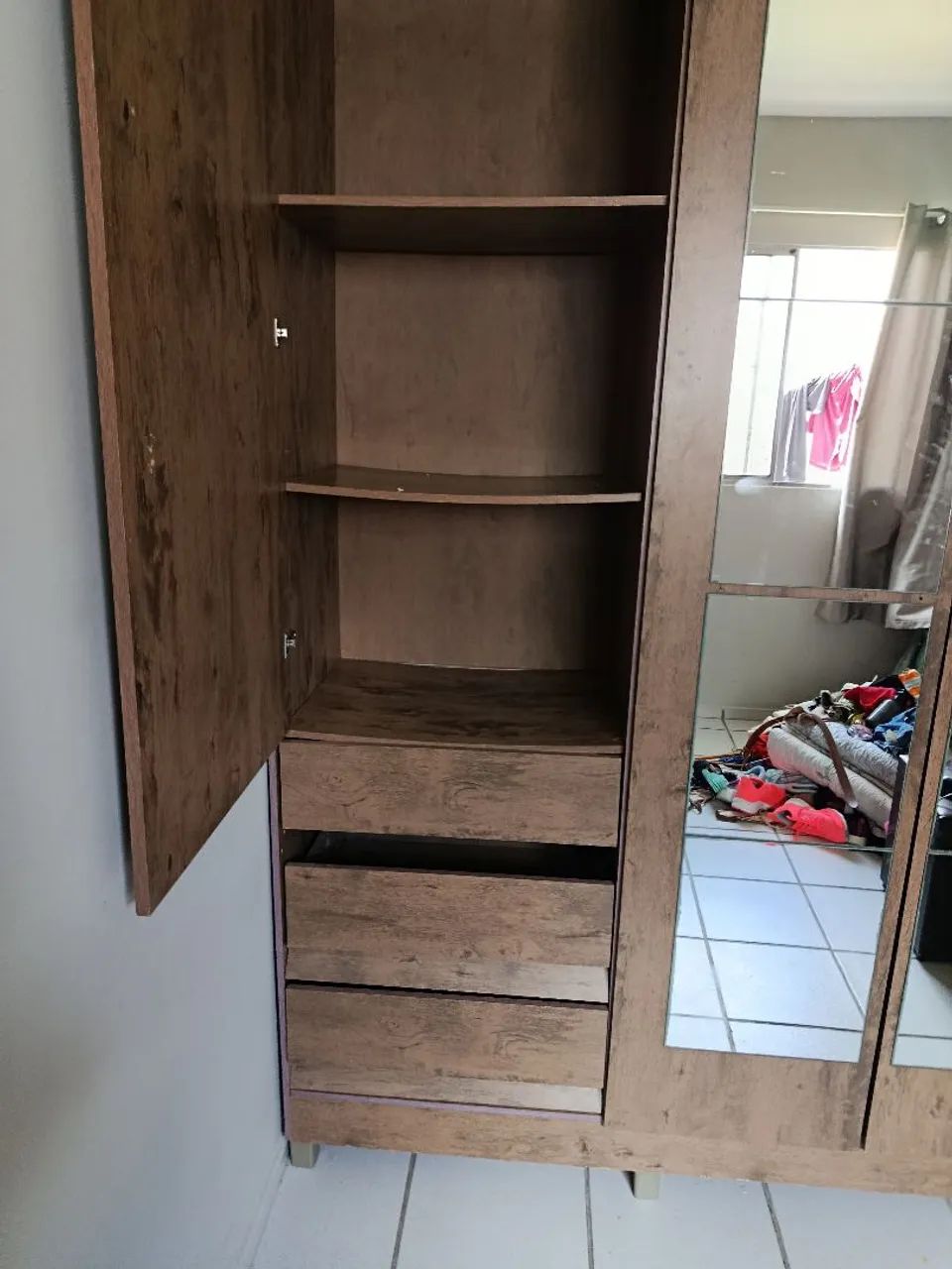 Guarda-roupa quatro cor com seis gavetas - Foto 3