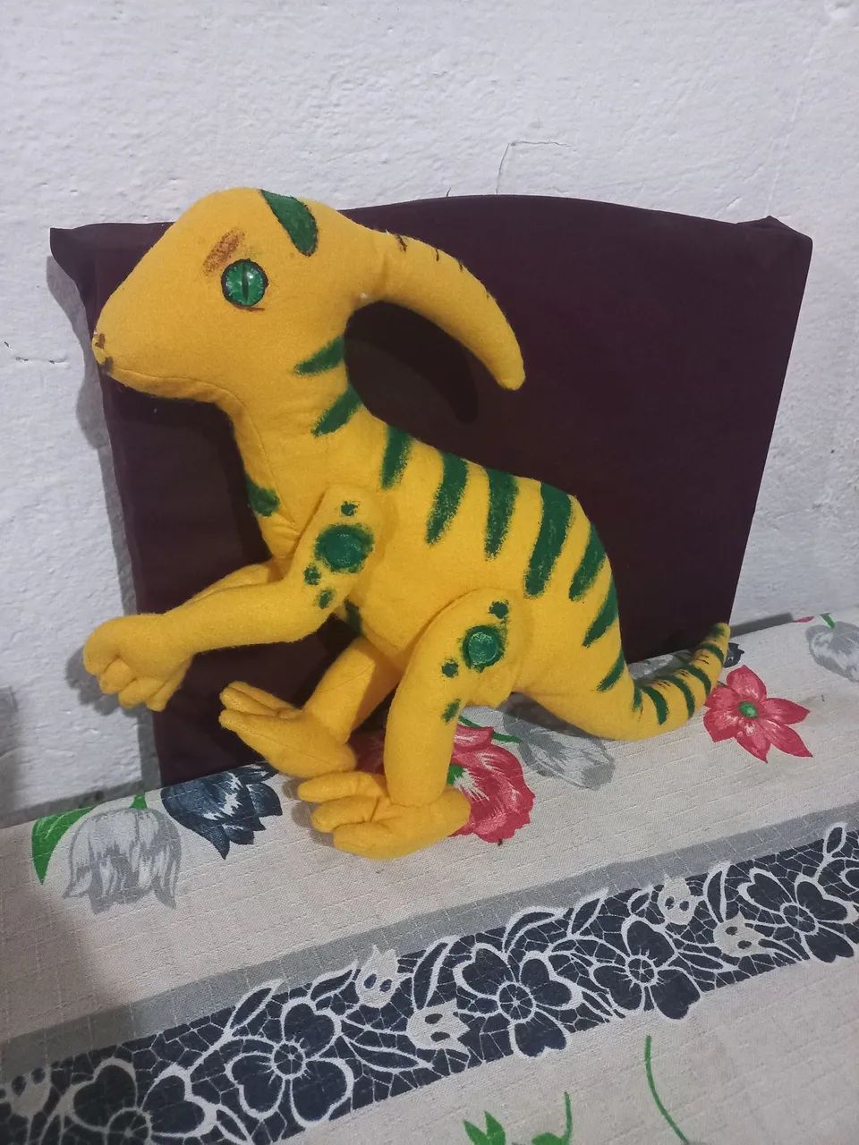 Boneco dinossauro de tecido 