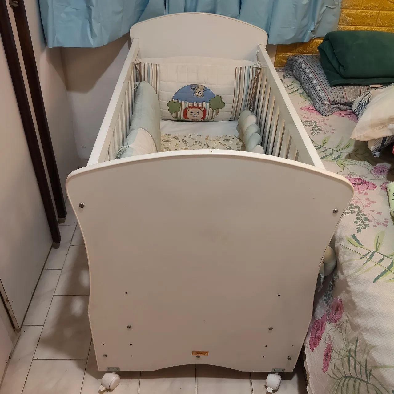Berço infantil com colchão mosquiteiro e rodinhas - Foto 2