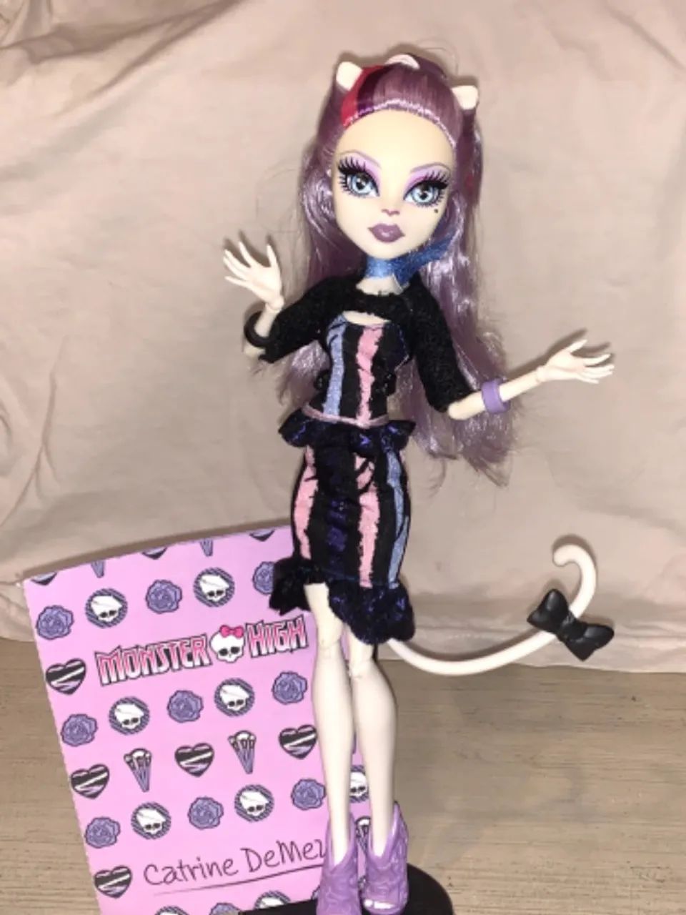 Monster High Catrine DeMew Original Mattel + Diário e Suporte