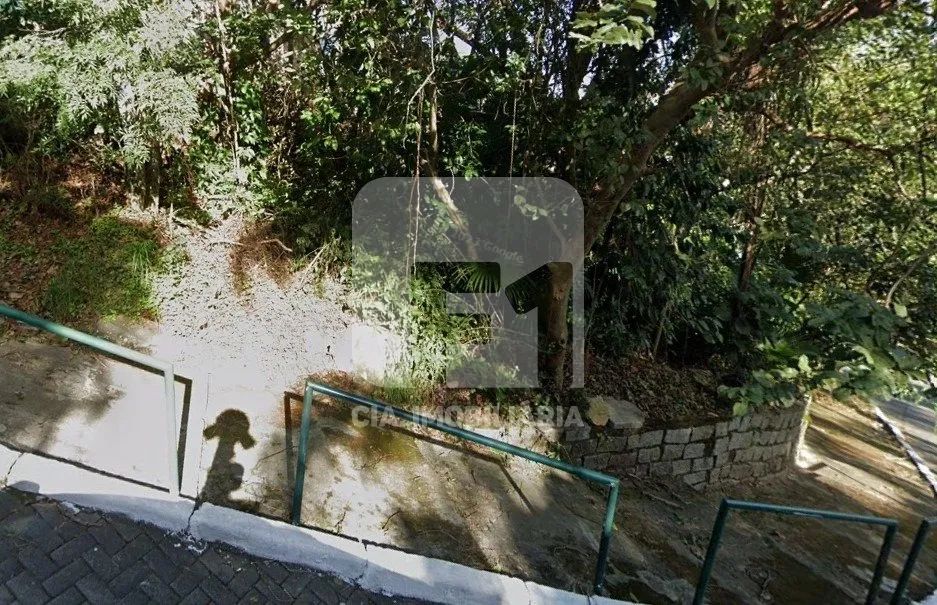 Terreno alto de esquina na Lagoa da Conceição