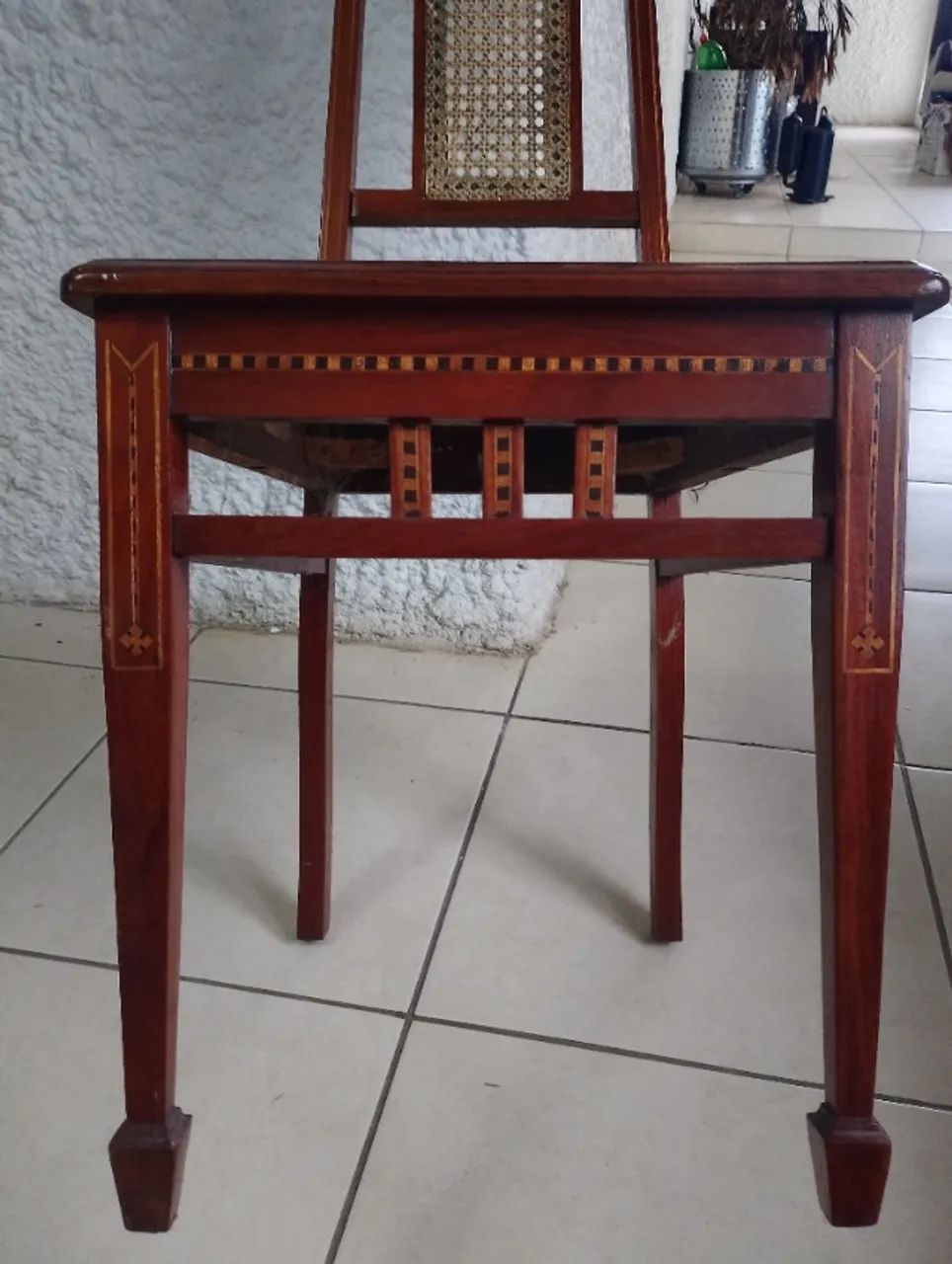 mesa de jantar  retangular  bases em madeira  tampo em vidro temperado  medindo 2mts d c - Foto 5