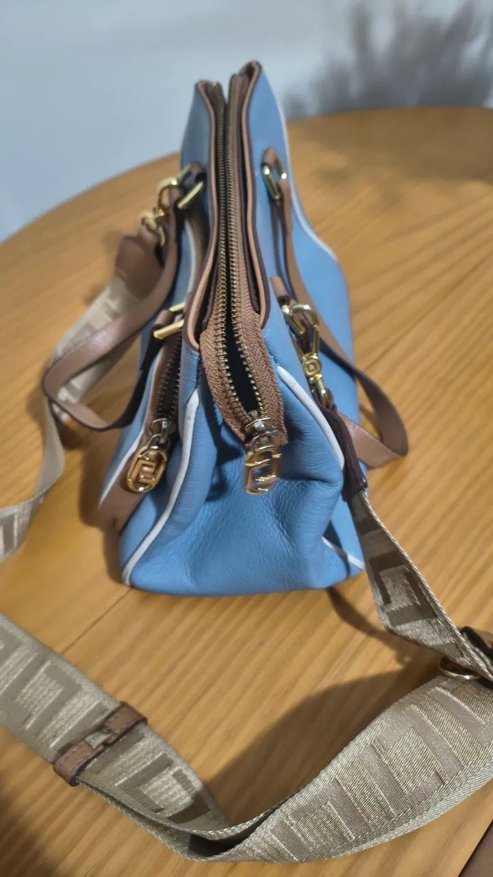 Bolsa luz da lua azul com detalhes off white - Couro - Foto 2