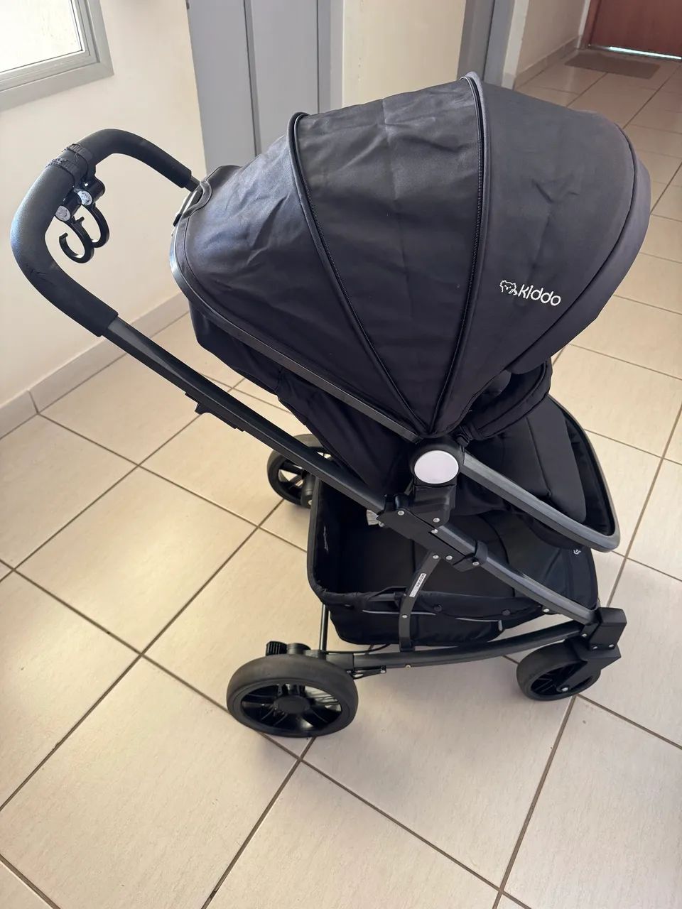 Carrinho com bebê conforto e base kiddo  - Foto 2