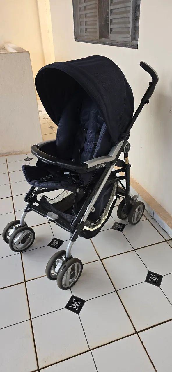 Carrinho para bebê.