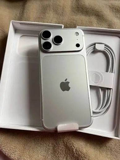 iPhone 18 promax silver  - Foto 2