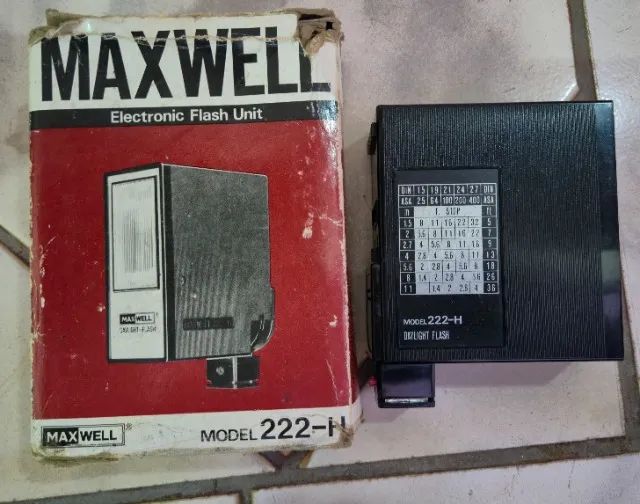 Câmera Analógica Yashica ME1 +Lente 38mm +Flash Maxwell 222-H +Estojo e Caixa Originais  - Foto 2