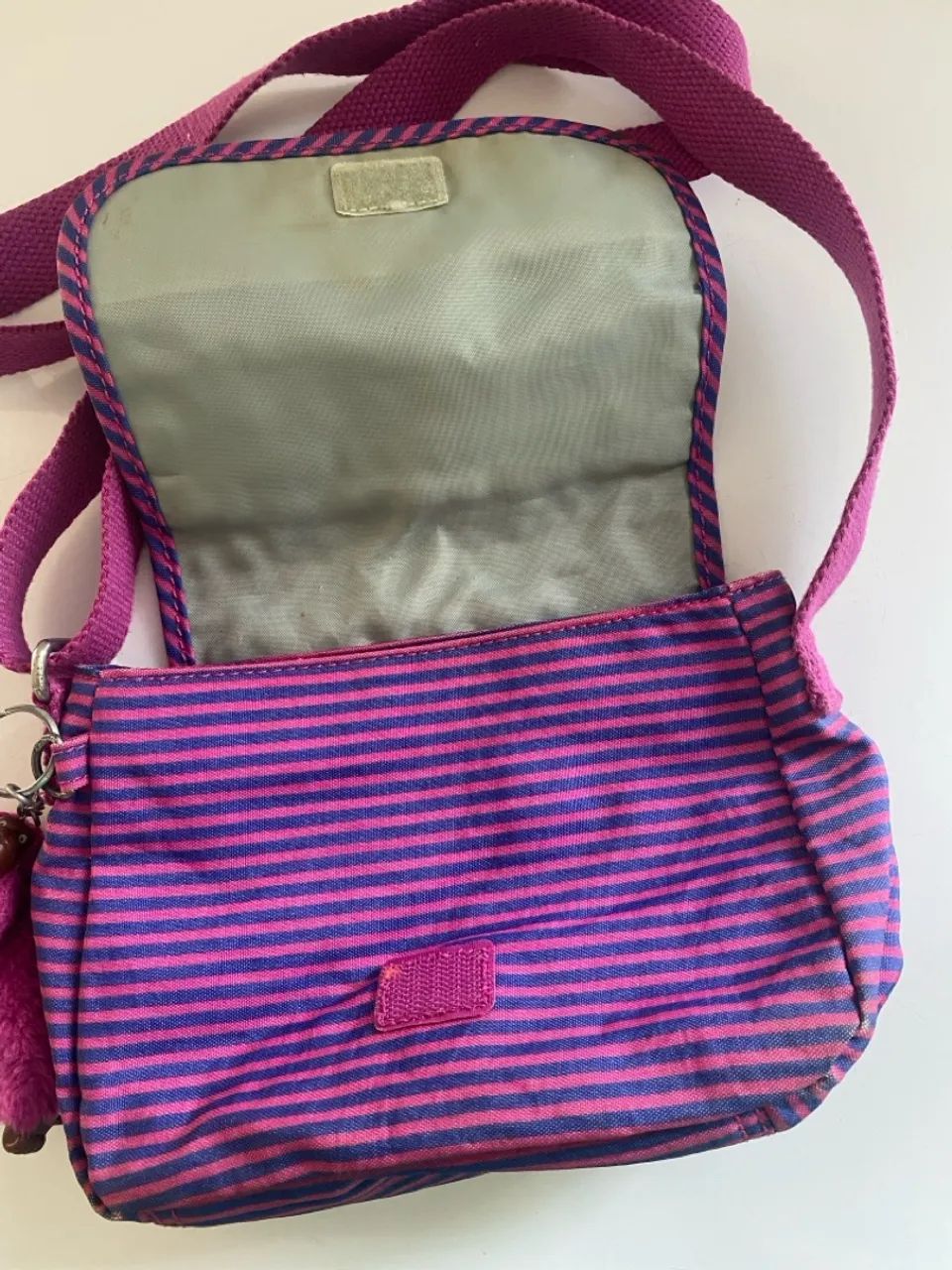 Bolsa Kipling rosa listrada como nova  - Foto 4