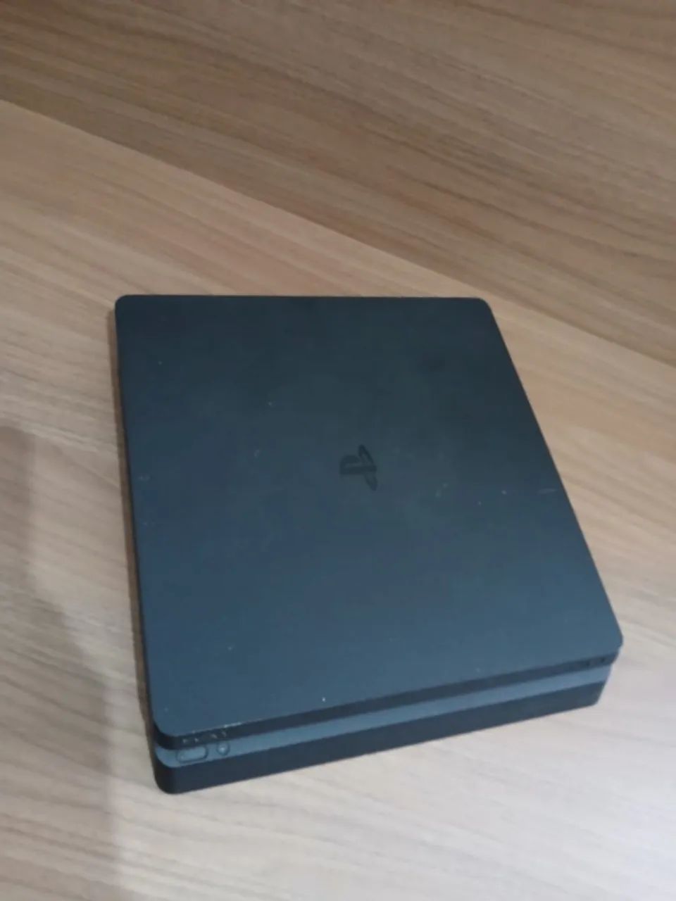 PLAYSTATION 4 SLIM