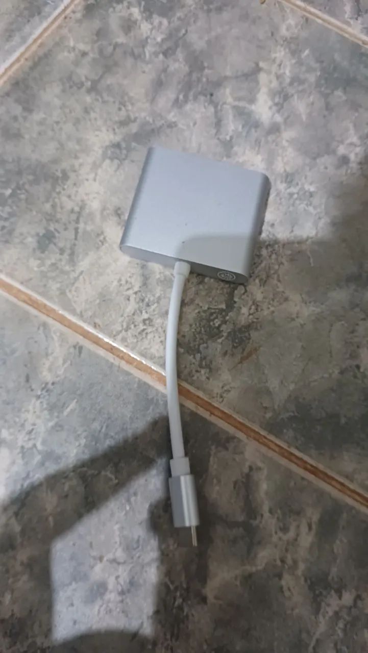 Adaptador Hub USB-C com HDMI + USB 3.0 + USB-C - Foto 2