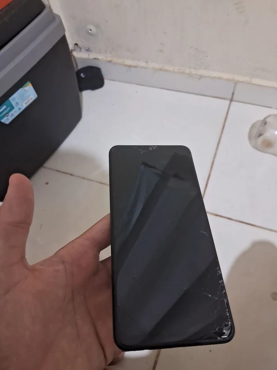 Celular a02 Samsung com algumas marcas de uso