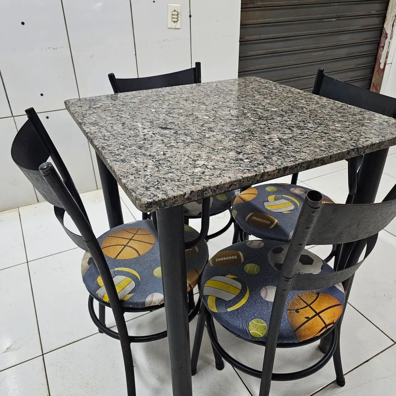 Marble Table with 4 Chairs65704316633345123