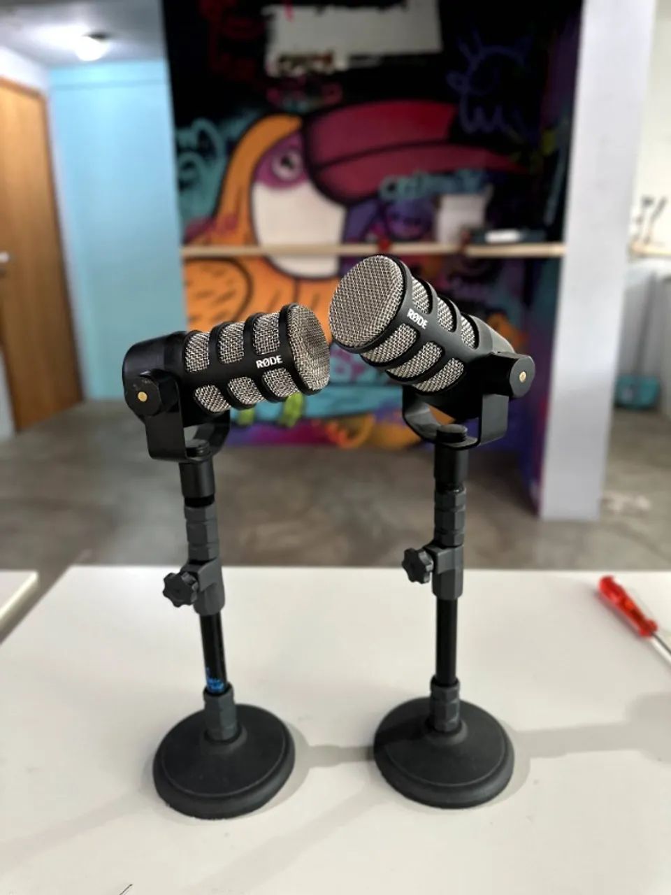 1 MICROFONE RØDE - PROFISSIONAL PARA STREAMING/GRAVAÇÃO