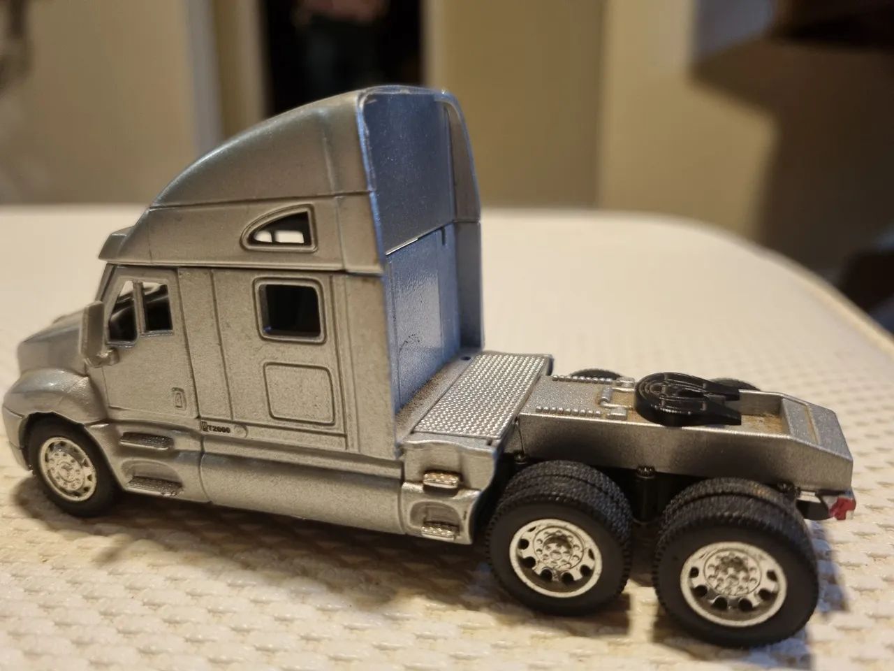 Miniatura Caminhão Kenworth T2000 Kinsmart Prata - Foto 3