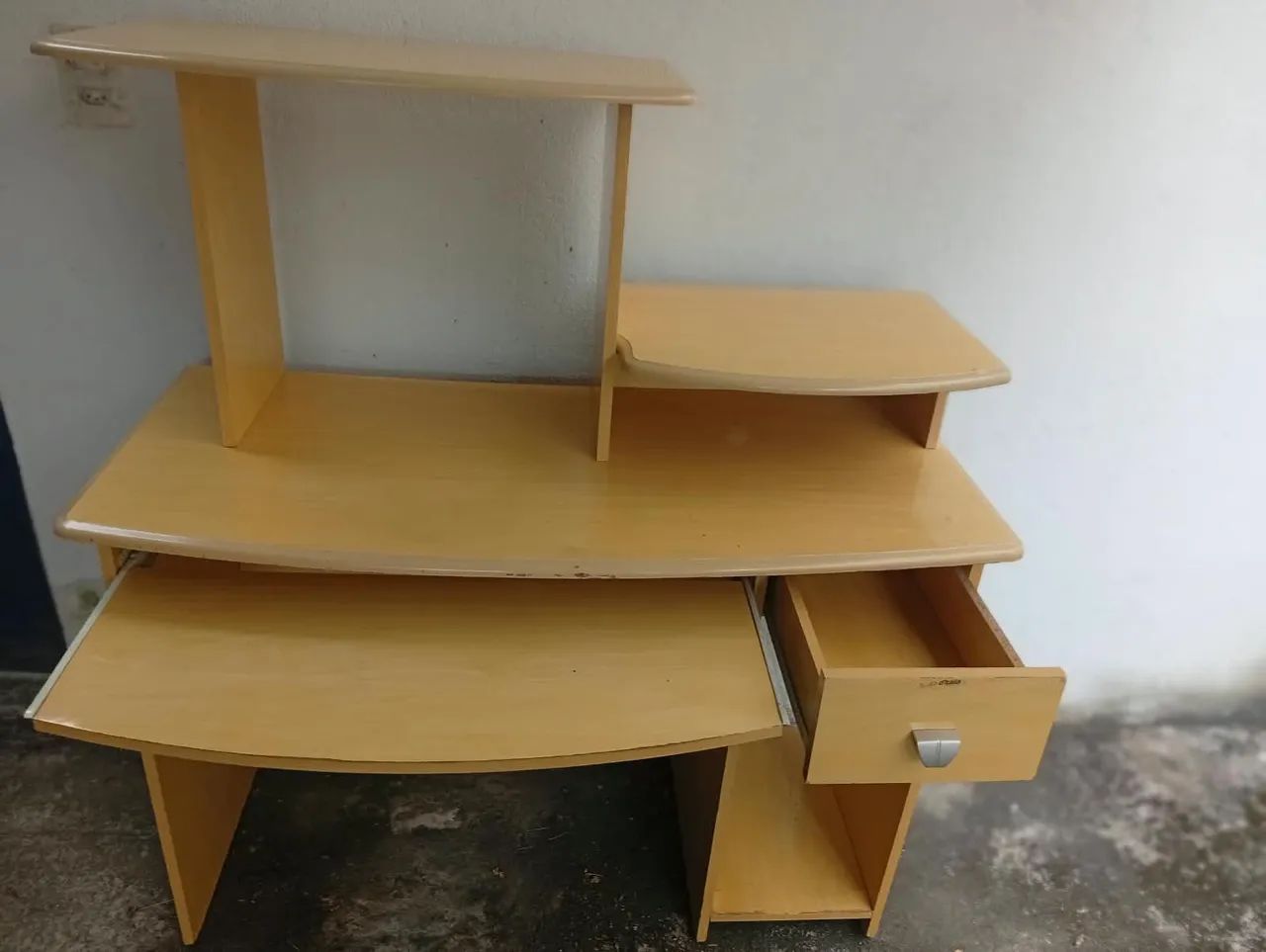 Mesa para computador/Escrivaninha com gaveta e prateleiras - Foto 4