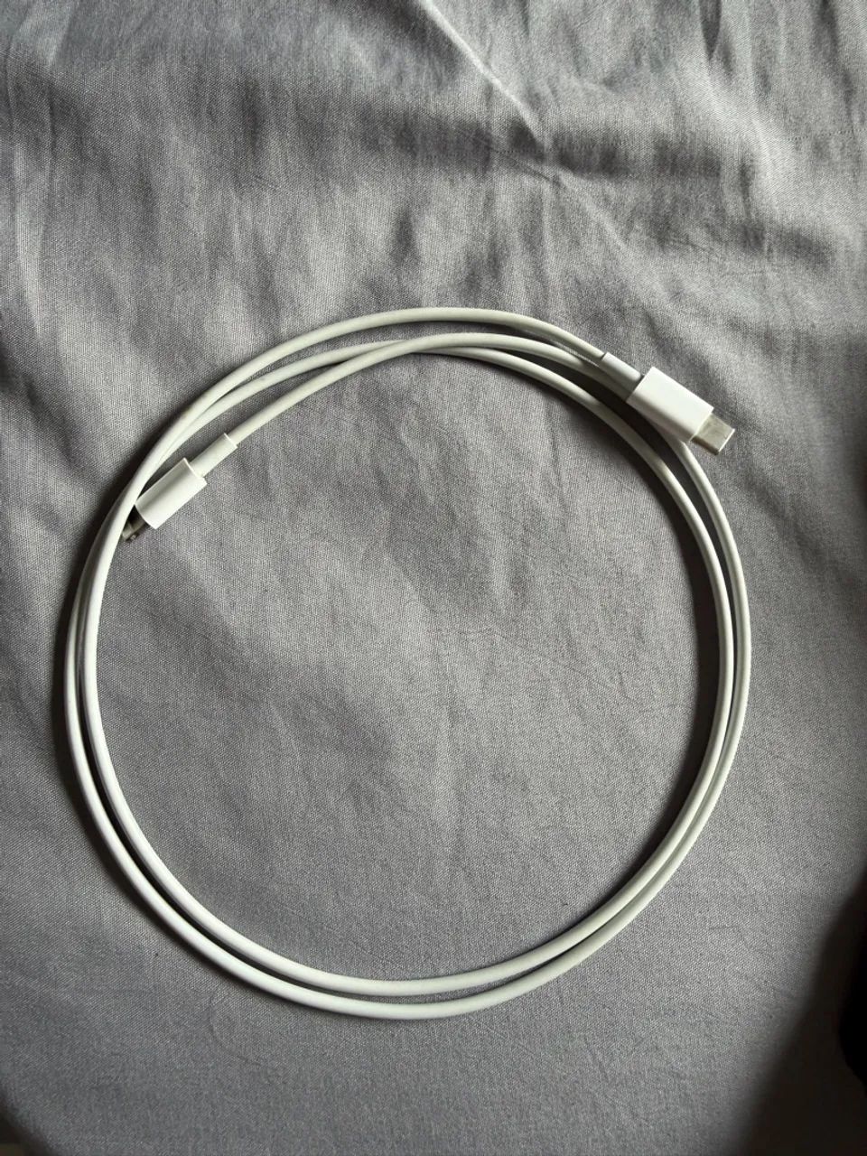 Cabo Apple USB-C para Lightning (1 m) Usado