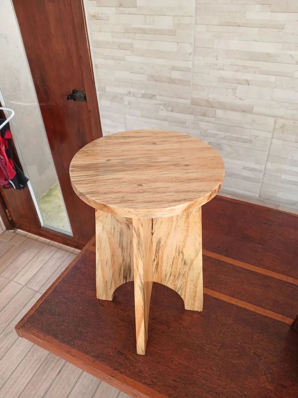 Banqueta de madeira  - Foto 2
