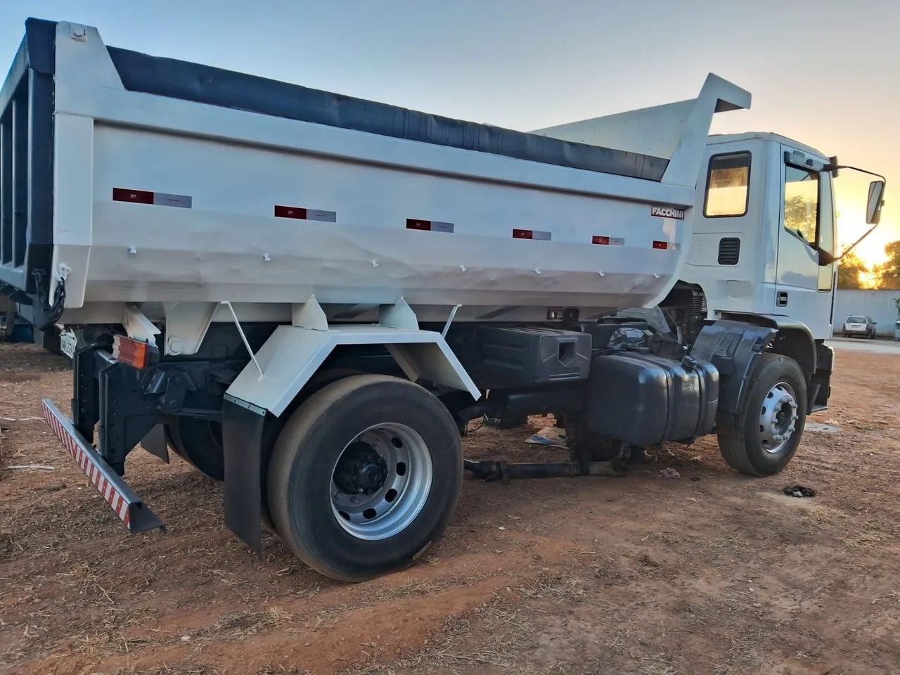 IVECO 170E22 - ANO 2011 - Foto 3