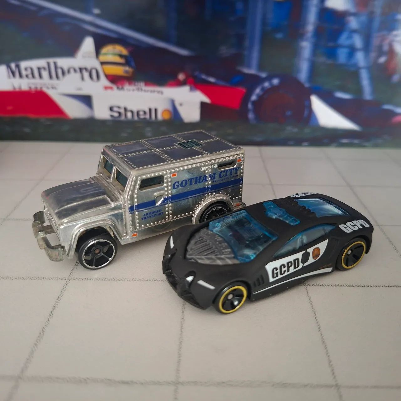 Hot wheels Dupla de minis Gotham City Batman 