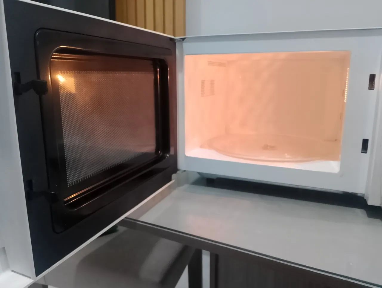 Microondas Electrolux seminovo - Foto 2