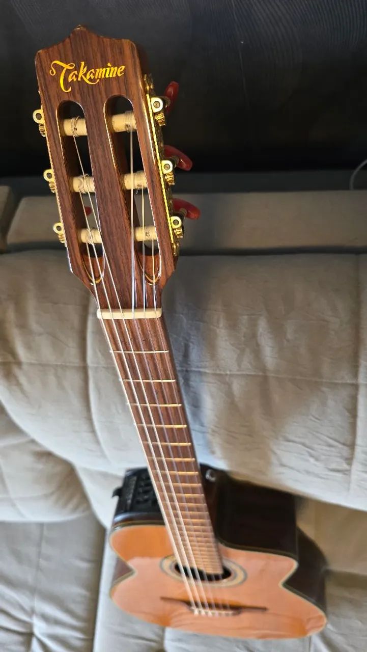VIOLÃO TAKAMINE NYLON TC135SC COM HARDCASE ORIGINAL - Foto 4