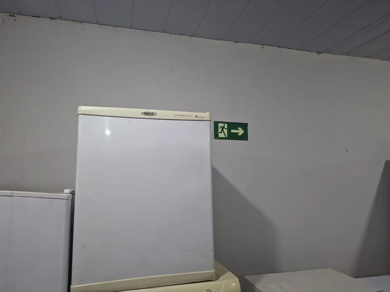  Frigobar consul portátil de 80 litros super bem conservada e funcionando perfeitamente  - Foto 3