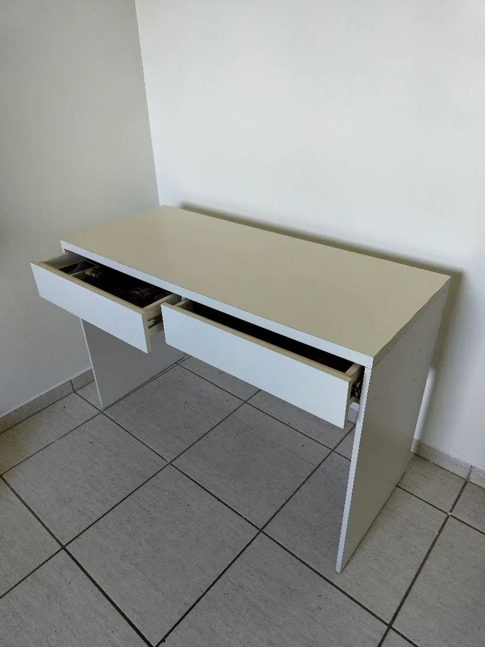Mesa de estudo com 2 gavetas  - Foto 2