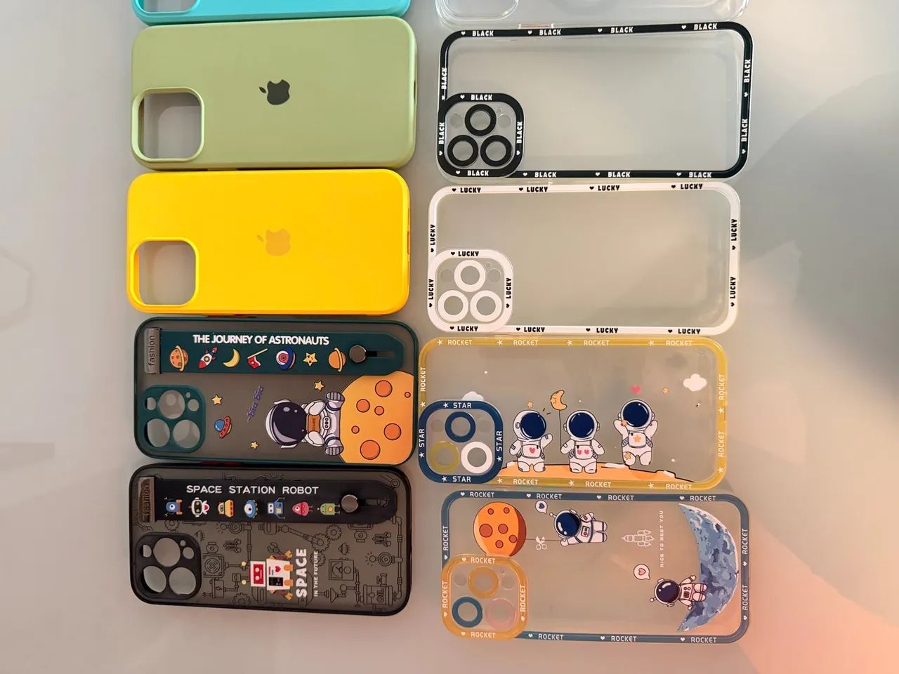 Lote com 21 Capinhas / Cases para iPhone 14 Pro Max (Variadas) - Foto 3
