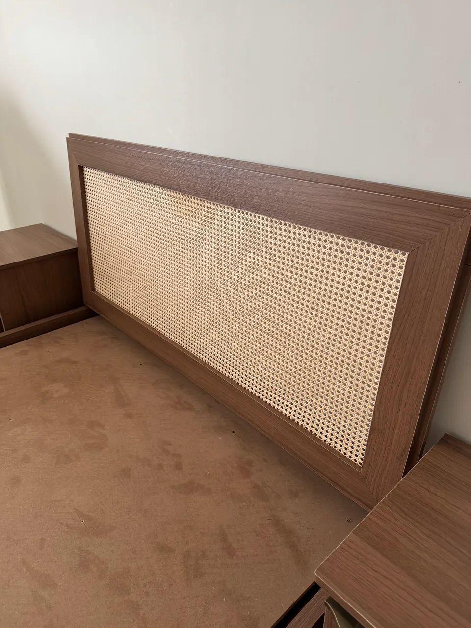 Base de cama + 2 mesas de cabeceira - Foto 2