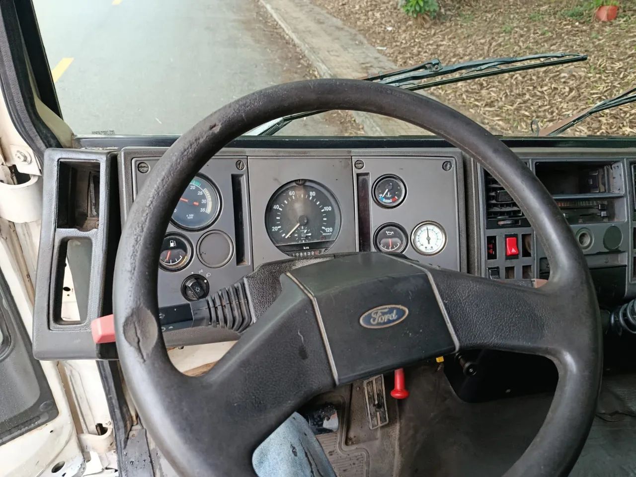 Caminhão cargo com cabine suplementar  - Foto 5