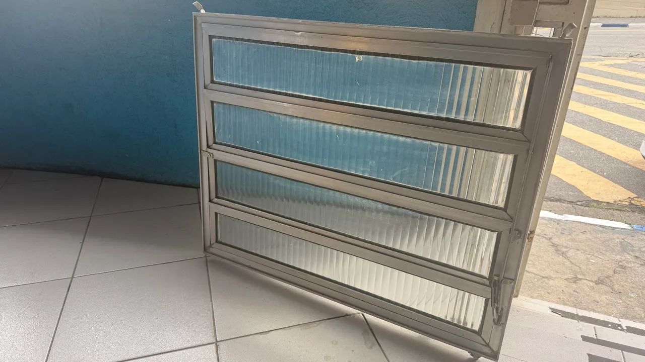 Vitro alumínio 1,00 X 0,80 usado