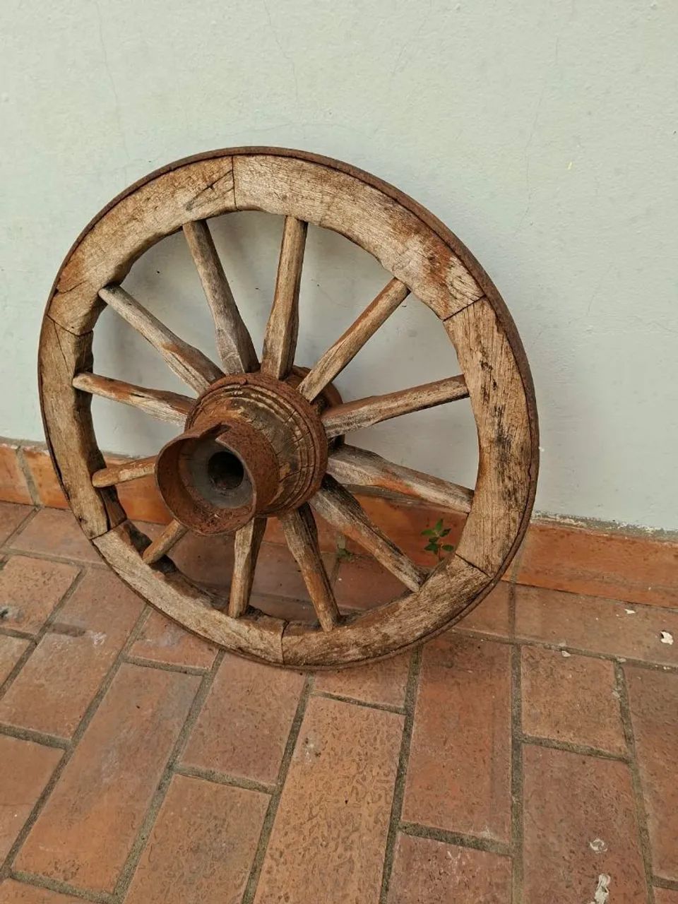 Roda de carroça antiga (58cm de diâmetro)