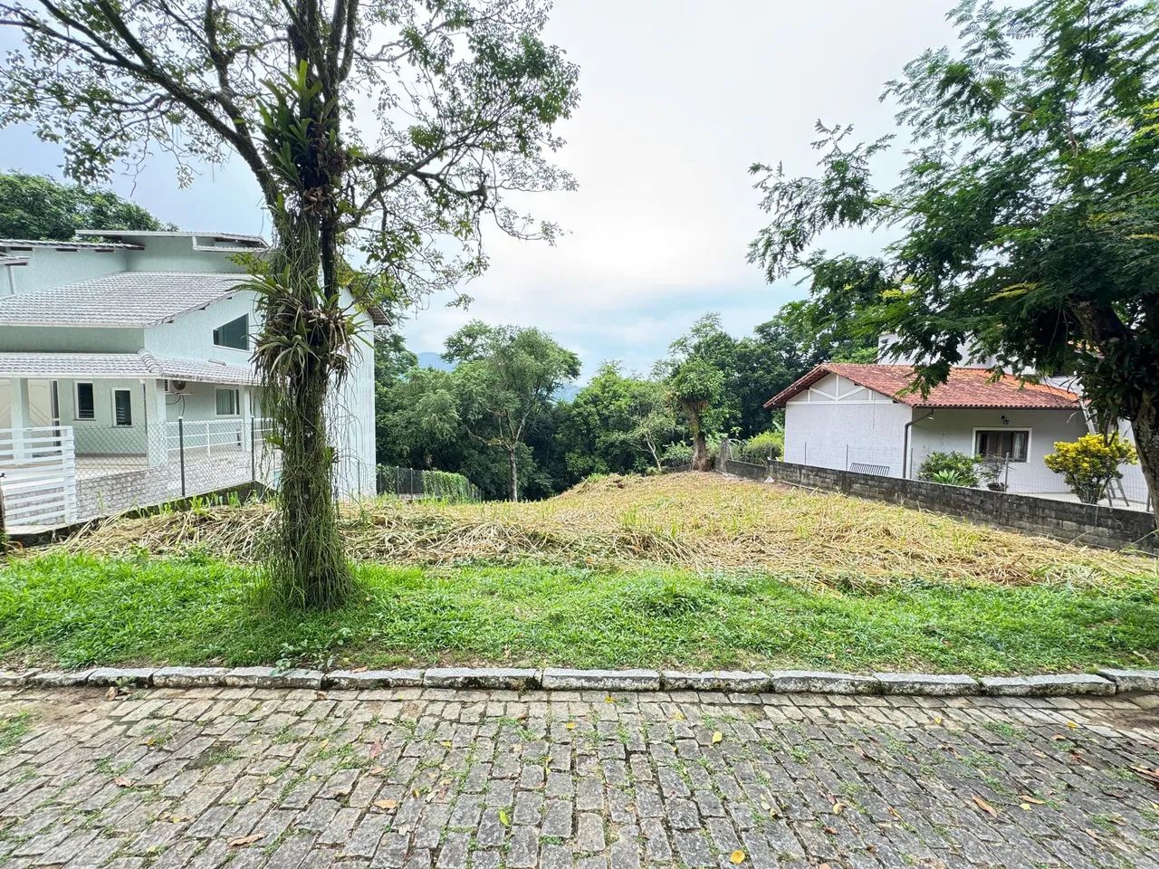 LOTE EM CONDOMÍNIO BOSQUE DOS CAMBUCÁS 873M2- 