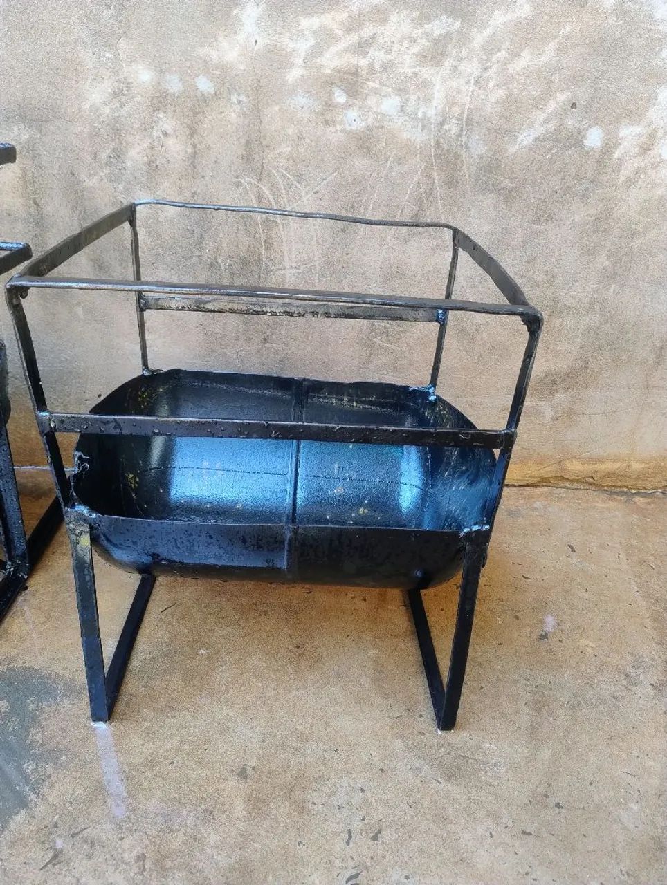 Vende -se churrasqueira e lixeira  - Foto 2
