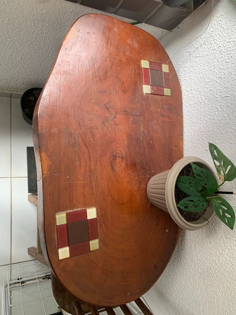 Mesa de madeira e cadeira rústica  - Foto 2