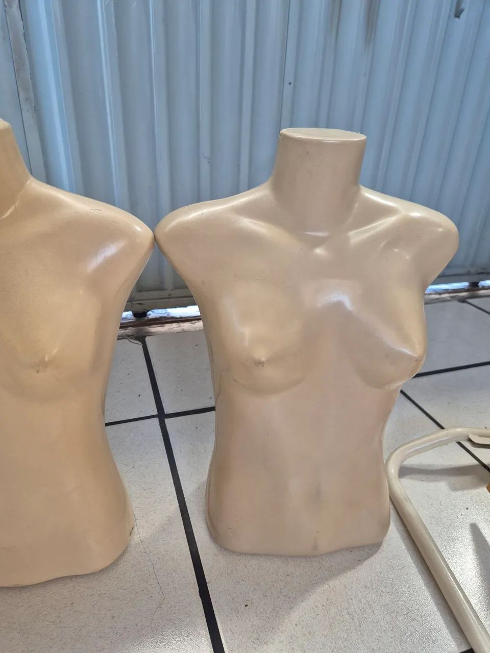 manequim busto feminino de plástico - Foto 2