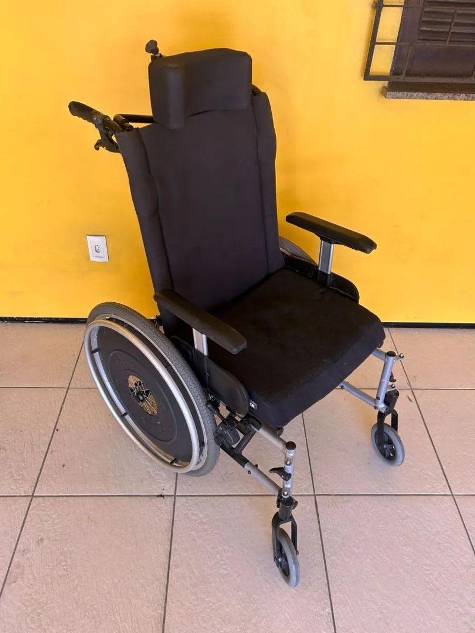 Cadeira de rodas confortável 