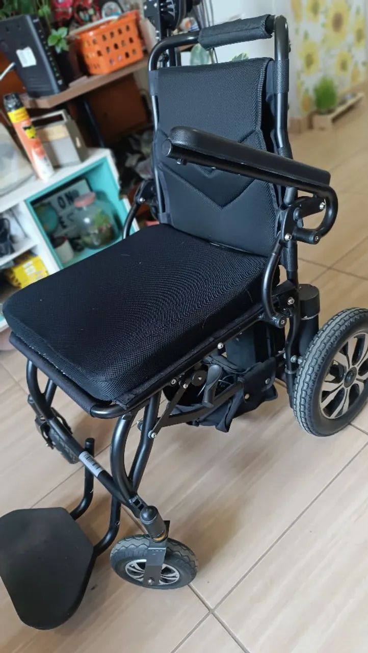 Cadeira de rodas motorizada  - Foto 4