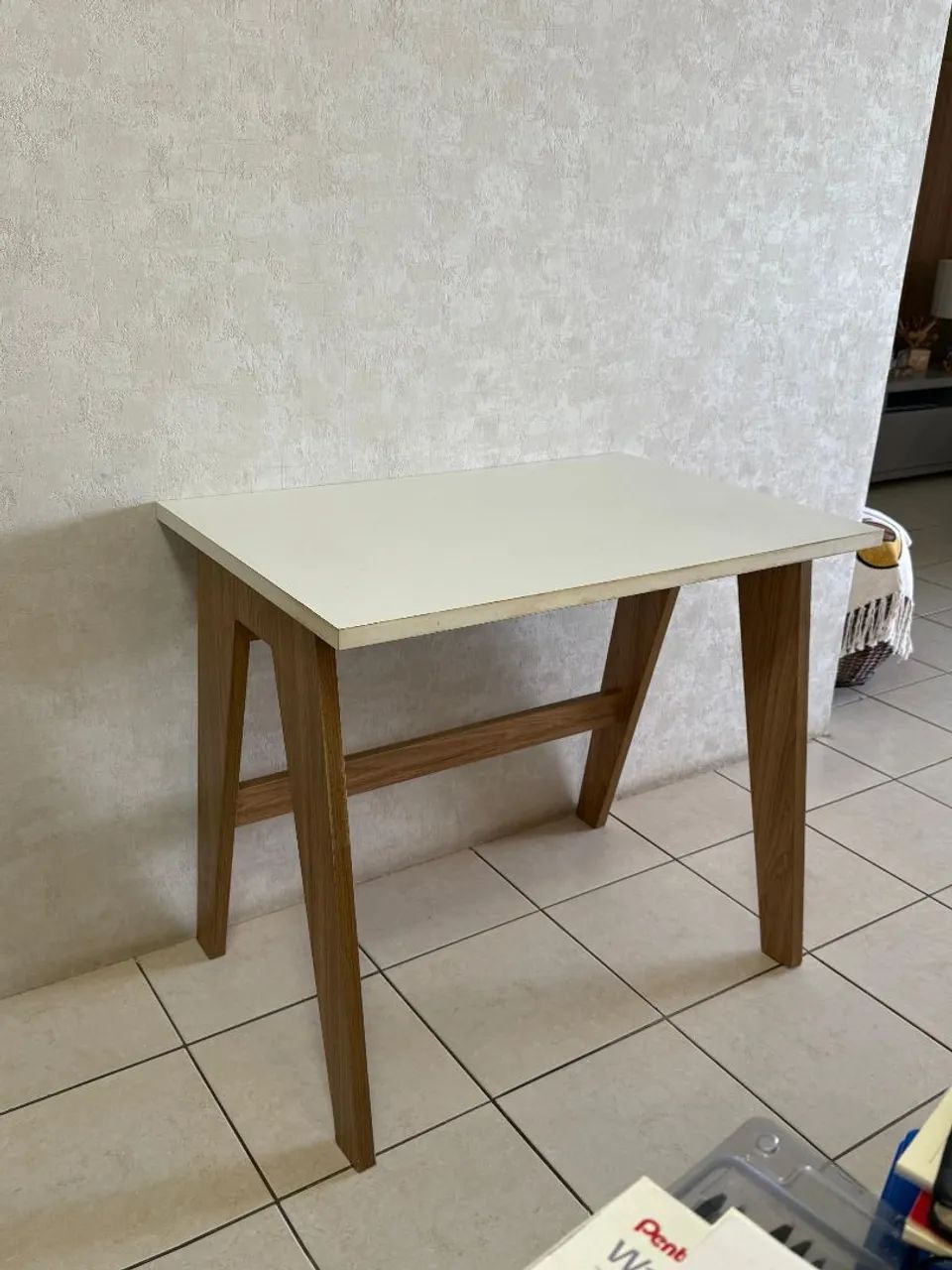 Mesa escrivaninha 90cm  - Foto 4
