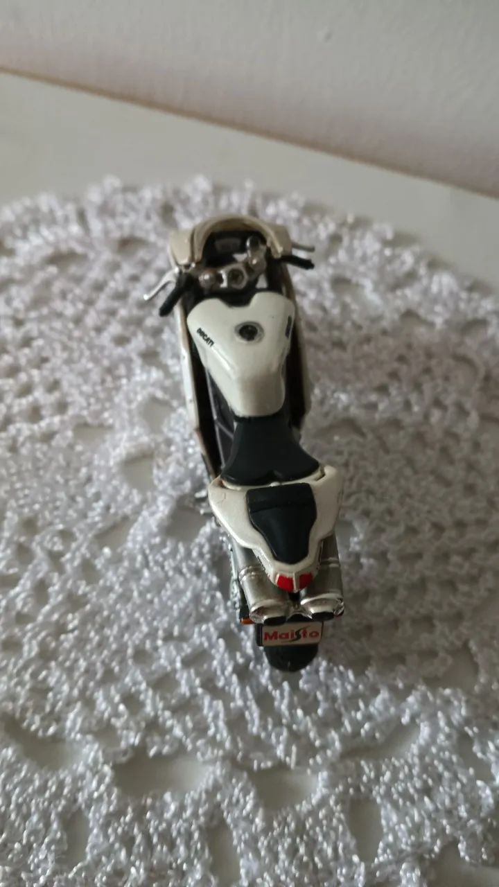 Miniatura de moto Ducati 848  - Foto 4