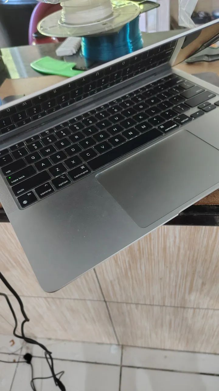 Vendo MacBook Air 13 2020 (A2337)  - Foto 2