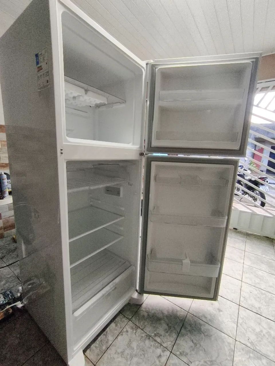 Geladeira Eletrolux Nova.