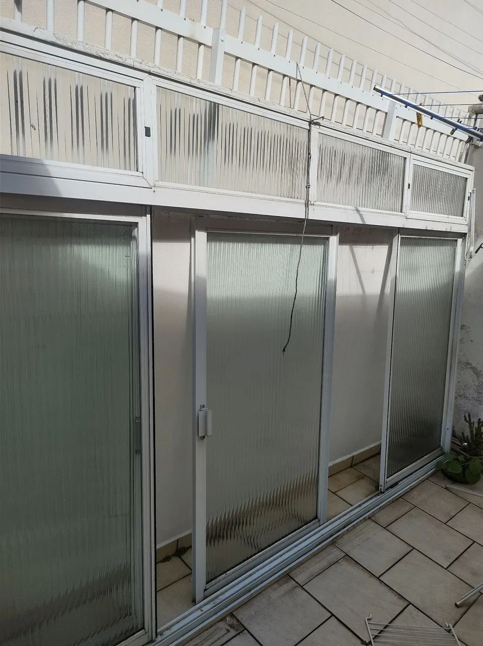 Janelão alumínio branco vidro canelado larg 2,97 alt 1,80 - Foto 3