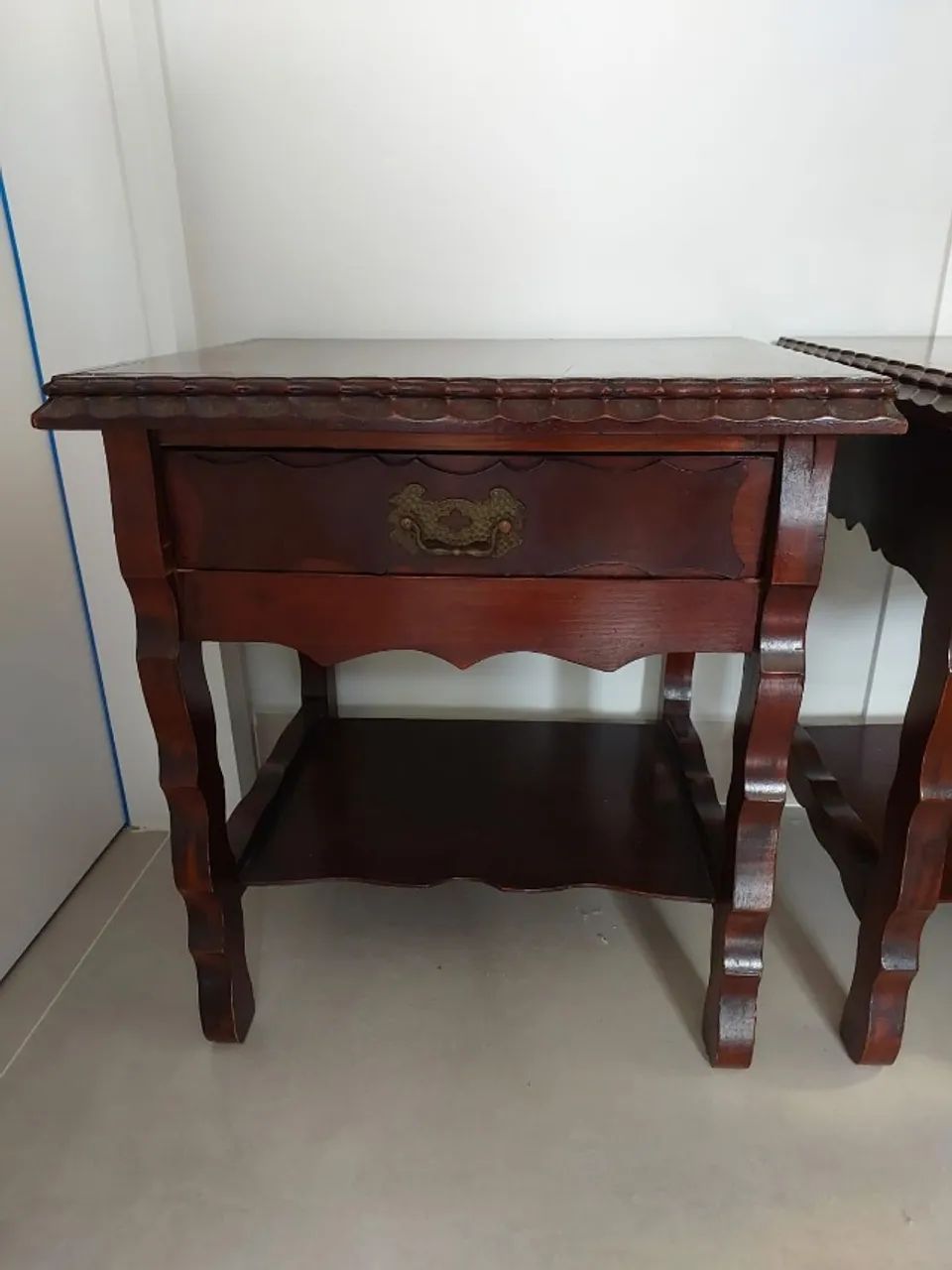 Mesa de Cabeceira em Madeira Maciça - Estilo Colonial - Foto 3